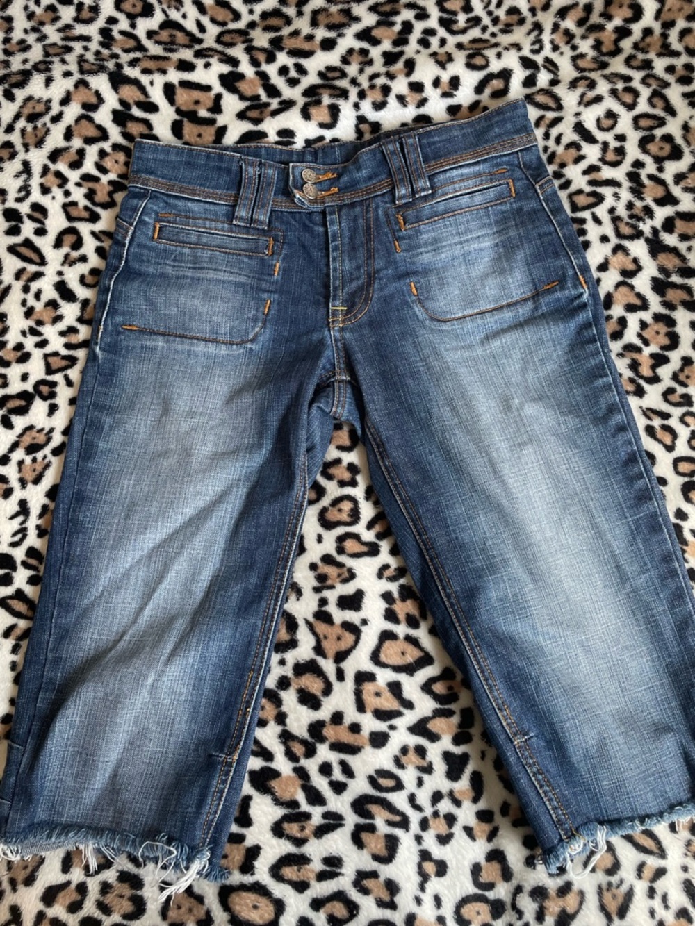 ♡ Knee Cropped Denim Jeans